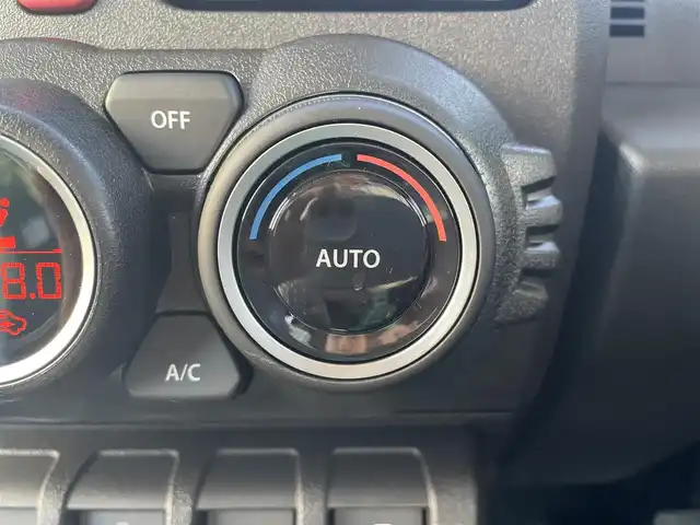 スズキ ジムニー ノマド FC 島根県 2025(令7)年 0.1千km 緑 オーディオレス/スズキセーフティサポート/レーダークルーズコントロール/D/N席シートヒーター/ヘッドライトウォッシャー/LEDヘッドライト/AUTOライト/オートマチックハイビーム/フォグライト/コーナーセンサー/アイドリングストップ/ISOFIX/電動格納ミラー/ウィンカーミラー/純正15インチアルミホイール