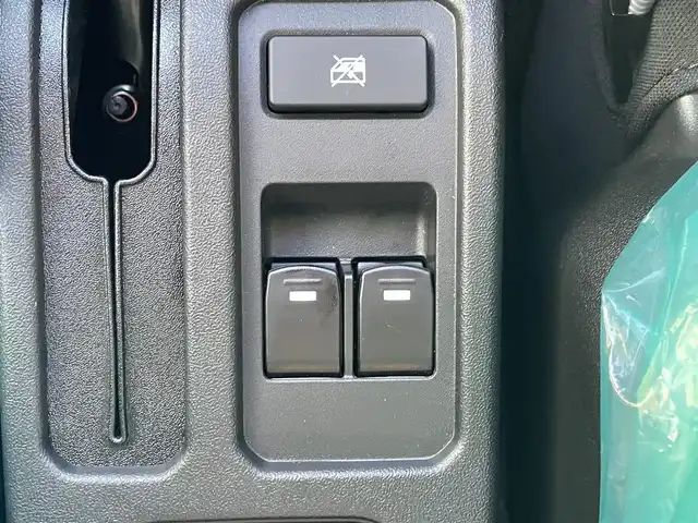 スズキ ジムニー ノマド FC 島根県 2025(令7)年 0.1千km 緑 オーディオレス/スズキセーフティサポート/レーダークルーズコントロール/D/N席シートヒーター/ヘッドライトウォッシャー/LEDヘッドライト/AUTOライト/オートマチックハイビーム/フォグライト/コーナーセンサー/アイドリングストップ/ISOFIX/電動格納ミラー/ウィンカーミラー/純正15インチアルミホイール