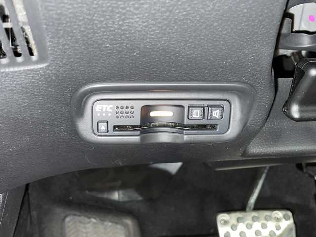 ホンダ ヴェゼル ハイブリッド RS ホンダセンシング 愛知県 2018(平30)年 5.1万km プラチナホワイトパール 純正8型ナビ/レーダークルーズコントロール/シートヒーター/バックカメラ/純正アルミホイール/LEDヘッドライト/パドルシフト/ドライブレコーダー/ETC/衝突軽減システム/フルセグ/CD DVD/Bluetooth/ステアリングスイッチ/スマートキー/プッシュスタート