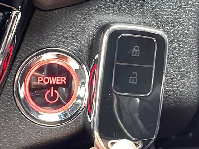 ホンダ ヴェゼル ハイブリッド RS ホンダセンシング 愛知県 2018(平30)年 5.1万km プラチナホワイトパール 純正8型ナビ/レーダークルーズコントロール/シートヒーター/バックカメラ/純正アルミホイール/LEDヘッドライト/パドルシフト/ドライブレコーダー/ETC/衝突軽減システム/フルセグ/CD DVD/Bluetooth/ステアリングスイッチ/スマートキー/プッシュスタート