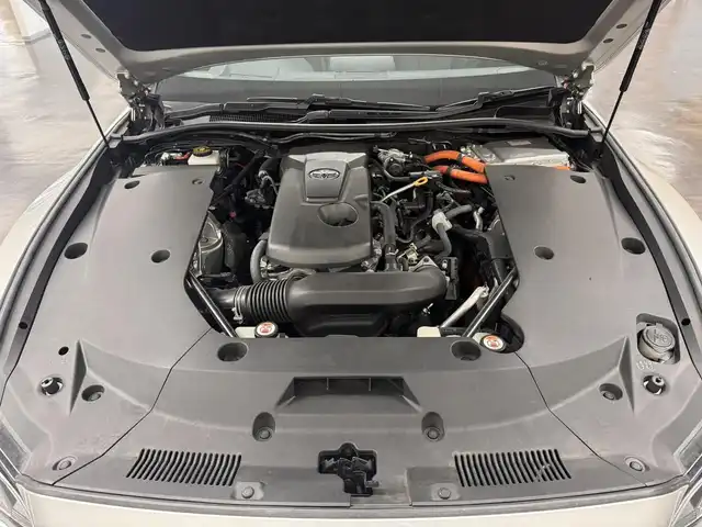 トヨタ クラウン ハイブリッド RS アドバンス 三重県 2019(平31)年 5.1万km プレシャスシルバー MTモード付フロアCVT/純正 8インチナビ/（AM/FM/CD/DVD/Blu-ray/SDREC/SD/USB/Bluetooth/Miracast/AUX/TV）/【OP】パノラミックビューモニター*1/【OP】トヨタプレミアムサウンド（16スピーカー/12chオーディオAMP）/ドライブレコーダー前方/ETC2.0/Toyota Safety Sense/・プリクラッシュセーフティ/・レーントレーシングアシスト/・レーダークルコン/・ロードサインアシスト/・オートハイビーム/・ブラインドスポットモニター＋リヤクロストラフィックアラート*1/・インテリジェントクリアランスソナー［パーキングサポートブレーキ（静止物）］*1/・インテリジェント パーキングアシスト2（巻き込み警報機能付）*1/・リヤカメラディテクション*1/など/装備/・【OP】カラーヘッドアップディスプレイ/・本革シート*2/・シートヒーター＆ベンチレーション（D/N）*2/・パワーシート（Dメモリー付8way＋ランバーサポート/N4way）/・パドルシフト/・雨滴感応式フロントワイパー/・AC100Vコンセント（100W）/・オートライト/・左右独立オートエアコン/など/*…セットでメーカーOP