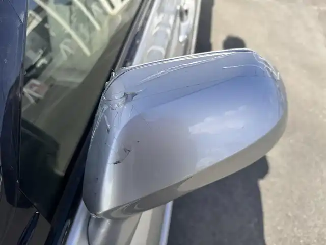 トヨタ クラウン ハイブリッド RS アドバンス 三重県 2019(平31)年 5.1万km プレシャスシルバー MTモード付フロアCVT/純正 8インチナビ/（AM/FM/CD/DVD/Blu-ray/SDREC/SD/USB/Bluetooth/Miracast/AUX/TV）/【OP】パノラミックビューモニター*1/【OP】トヨタプレミアムサウンド（16スピーカー/12chオーディオAMP）/ドライブレコーダー前方/ETC2.0/Toyota Safety Sense/・プリクラッシュセーフティ/・レーントレーシングアシスト/・レーダークルコン/・ロードサインアシスト/・オートハイビーム/・ブラインドスポットモニター＋リヤクロストラフィックアラート*1/・インテリジェントクリアランスソナー［パーキングサポートブレーキ（静止物）］*1/・インテリジェント パーキングアシスト2（巻き込み警報機能付）*1/・リヤカメラディテクション*1/など/装備/・【OP】カラーヘッドアップディスプレイ/・本革シート*2/・シートヒーター＆ベンチレーション（D/N）*2/・パワーシート（Dメモリー付8way＋ランバーサポート/N4way）/・パドルシフト/・雨滴感応式フロントワイパー/・AC100Vコンセント（100W）/・オートライト/・左右独立オートエアコン/など/*…セットでメーカーOP