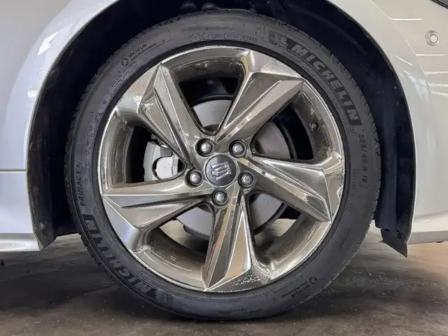 トヨタ クラウン ハイブリッド RS アドバンス 三重県 2019(平31)年 5.1万km プレシャスシルバー MTモード付フロアCVT/純正 8インチナビ/（AM/FM/CD/DVD/Blu-ray/SDREC/SD/USB/Bluetooth/Miracast/AUX/TV）/【OP】パノラミックビューモニター*1/【OP】トヨタプレミアムサウンド（16スピーカー/12chオーディオAMP）/ドライブレコーダー前方/ETC2.0/Toyota Safety Sense/・プリクラッシュセーフティ/・レーントレーシングアシスト/・レーダークルコン/・ロードサインアシスト/・オートハイビーム/・ブラインドスポットモニター＋リヤクロストラフィックアラート*1/・インテリジェントクリアランスソナー［パーキングサポートブレーキ（静止物）］*1/・インテリジェント パーキングアシスト2（巻き込み警報機能付）*1/・リヤカメラディテクション*1/など/装備/・【OP】カラーヘッドアップディスプレイ/・本革シート*2/・シートヒーター＆ベンチレーション（D/N）*2/・パワーシート（Dメモリー付8way＋ランバーサポート/N4way）/・パドルシフト/・雨滴感応式フロントワイパー/・AC100Vコンセント（100W）/・オートライト/・左右独立オートエアコン/など/*…セットでメーカーOP