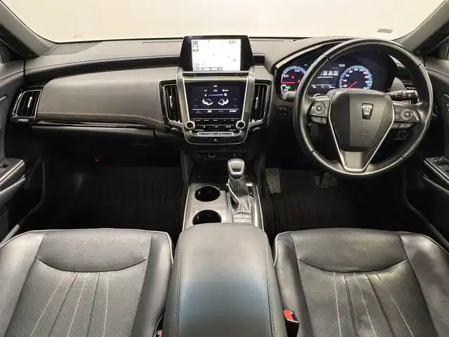 トヨタ クラウン ハイブリッド RS アドバンス 三重県 2019(平31)年 5.1万km プレシャスシルバー MTモード付フロアCVT/純正 8インチナビ/（AM/FM/CD/DVD/Blu-ray/SDREC/SD/USB/Bluetooth/Miracast/AUX/TV）/【OP】パノラミックビューモニター*1/【OP】トヨタプレミアムサウンド（16スピーカー/12chオーディオAMP）/ドライブレコーダー前方/ETC2.0/Toyota Safety Sense/・プリクラッシュセーフティ/・レーントレーシングアシスト/・レーダークルコン/・ロードサインアシスト/・オートハイビーム/・ブラインドスポットモニター＋リヤクロストラフィックアラート*1/・インテリジェントクリアランスソナー［パーキングサポートブレーキ（静止物）］*1/・インテリジェント パーキングアシスト2（巻き込み警報機能付）*1/・リヤカメラディテクション*1/など/装備/・【OP】カラーヘッドアップディスプレイ/・本革シート*2/・シートヒーター＆ベンチレーション（D/N）*2/・パワーシート（Dメモリー付8way＋ランバーサポート/N4way）/・パドルシフト/・雨滴感応式フロントワイパー/・AC100Vコンセント（100W）/・オートライト/・左右独立オートエアコン/など/*…セットでメーカーOP