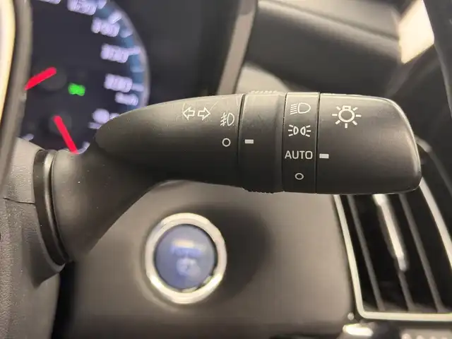 トヨタ クラウン ハイブリッド RS アドバンス 三重県 2019(平31)年 5.1万km プレシャスシルバー MTモード付フロアCVT/純正 8インチナビ/（AM/FM/CD/DVD/Blu-ray/SDREC/SD/USB/Bluetooth/Miracast/AUX/TV）/【OP】パノラミックビューモニター*1/【OP】トヨタプレミアムサウンド（16スピーカー/12chオーディオAMP）/ドライブレコーダー前方/ETC2.0/Toyota Safety Sense/・プリクラッシュセーフティ/・レーントレーシングアシスト/・レーダークルコン/・ロードサインアシスト/・オートハイビーム/・ブラインドスポットモニター＋リヤクロストラフィックアラート*1/・インテリジェントクリアランスソナー［パーキングサポートブレーキ（静止物）］*1/・インテリジェント パーキングアシスト2（巻き込み警報機能付）*1/・リヤカメラディテクション*1/など/装備/・【OP】カラーヘッドアップディスプレイ/・本革シート*2/・シートヒーター＆ベンチレーション（D/N）*2/・パワーシート（Dメモリー付8way＋ランバーサポート/N4way）/・パドルシフト/・雨滴感応式フロントワイパー/・AC100Vコンセント（100W）/・オートライト/・左右独立オートエアコン/など/*…セットでメーカーOP