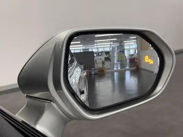 トヨタ クラウン ハイブリッド RS アドバンス 三重県 2019(平31)年 5.1万km プレシャスシルバー MTモード付フロアCVT/純正 8インチナビ/（AM/FM/CD/DVD/Blu-ray/SDREC/SD/USB/Bluetooth/Miracast/AUX/TV）/【OP】パノラミックビューモニター*1/【OP】トヨタプレミアムサウンド（16スピーカー/12chオーディオAMP）/ドライブレコーダー前方/ETC2.0/Toyota Safety Sense/・プリクラッシュセーフティ/・レーントレーシングアシスト/・レーダークルコン/・ロードサインアシスト/・オートハイビーム/・ブラインドスポットモニター＋リヤクロストラフィックアラート*1/・インテリジェントクリアランスソナー［パーキングサポートブレーキ（静止物）］*1/・インテリジェント パーキングアシスト2（巻き込み警報機能付）*1/・リヤカメラディテクション*1/など/装備/・【OP】カラーヘッドアップディスプレイ/・本革シート*2/・シートヒーター＆ベンチレーション（D/N）*2/・パワーシート（Dメモリー付8way＋ランバーサポート/N4way）/・パドルシフト/・雨滴感応式フロントワイパー/・AC100Vコンセント（100W）/・オートライト/・左右独立オートエアコン/など/*…セットでメーカーOP