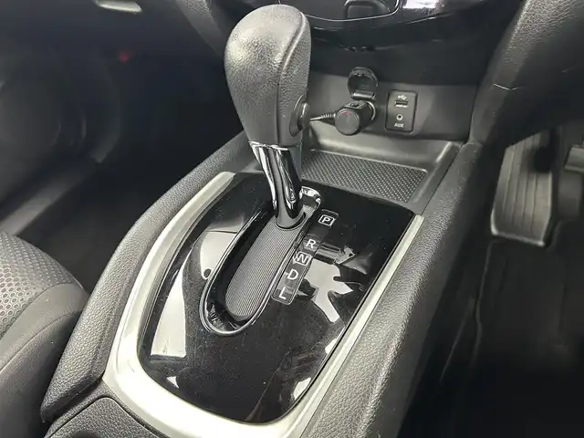 日産 エクストレイル 20Xtt エマージェンシーブレーキ 千葉県 2016(平28)年 6.8万km ダイヤモンドブラック 禁煙車/純正メモリナビ/・CD/DVD/BT/フルセグ/エマージェンシーブレーキ/車線逸脱警報/クルーズコントロール/アラウンドビューモニター/コーナーセンサー/ビルトインETC/パワーバックドア/防水シート/前席シートヒーター/ブラインドスポットモニター/LEDヘッドライト/オートライト/スマートキー/アイドリングストップ