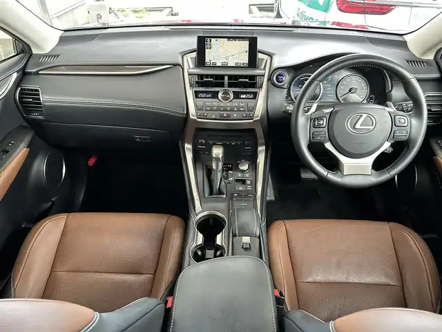 レクサス ＮＸ 300h バージョンL 茨城県 2016(平28)年 7.8万km レッドマイカクリスタルシャイン 純正ナビ/　(AM/FM/フルセグTV/Bluetooth/CD/DVD)/ドライブモードセレクト/パドルシフト/ドライブレコーダー/クルーズコントロール/オートホールド/電動リアゲート/ハンドルヒーター/シートヒーター/本革シート/純正フロアマット/純正アルミホイール/三眼LEDライト/衝突軽減防止装置/ETC/シートベンチレーション/スマートエントリー