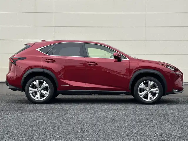 レクサス ＮＸ 300h バージョンL 茨城県 2016(平28)年 7.8万km レッドマイカクリスタルシャイン 純正ナビ/　(AM/FM/フルセグTV/Bluetooth/CD/DVD)/ドライブモードセレクト/パドルシフト/ドライブレコーダー/クルーズコントロール/オートホールド/電動リアゲート/ハンドルヒーター/シートヒーター/本革シート/純正フロアマット/純正アルミホイール/三眼LEDライト/衝突軽減防止装置/ETC/シートベンチレーション/スマートエントリー