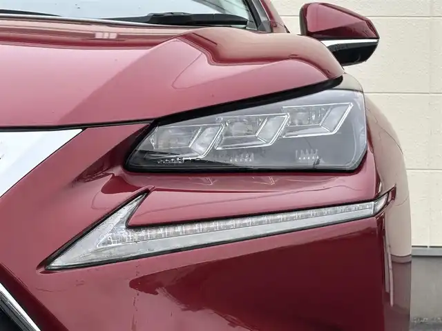 レクサス ＮＸ 300h バージョンL 茨城県 2016(平28)年 7.8万km レッドマイカクリスタルシャイン 純正ナビ/　(AM/FM/フルセグTV/Bluetooth/CD/DVD)/ドライブモードセレクト/パドルシフト/ドライブレコーダー/クルーズコントロール/オートホールド/電動リアゲート/ハンドルヒーター/シートヒーター/本革シート/純正フロアマット/純正アルミホイール/三眼LEDライト/衝突軽減防止装置/ETC/シートベンチレーション/スマートエントリー