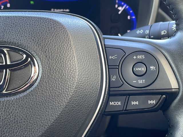 トヨタ カローラ クロス Z 福岡県 2023(令5)年 5.4万km プラチナホワイトパールマイカ 純正８型ディスプレイオーディオ/BT/USB/ミラーリング/フルセグTV/CD/DVD/バックカメラ/モデリスタエアロ/ブラインドスポットモニター/追従クルーズコントロール/電動バックドア/運転席側パワーシート/前席シートヒーター/ステアリングヒーター/本革巻ステアリング/純正18インチアルミホイール/LEDヘッドライト/オートライト/純正フロアマット/スマートキー/プッシュスタート