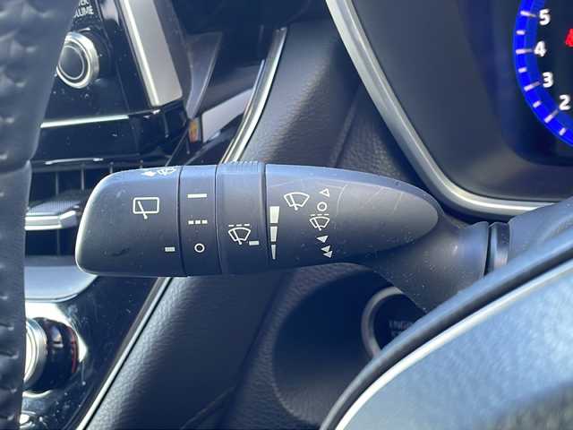 トヨタ カローラ クロス Z 福岡県 2023(令5)年 5.4万km プラチナホワイトパールマイカ 純正８型ディスプレイオーディオ/BT/USB/ミラーリング/フルセグTV/CD/DVD/バックカメラ/モデリスタエアロ/ブラインドスポットモニター/追従クルーズコントロール/電動バックドア/運転席側パワーシート/前席シートヒーター/ステアリングヒーター/本革巻ステアリング/純正18インチアルミホイール/LEDヘッドライト/オートライト/純正フロアマット/スマートキー/プッシュスタート