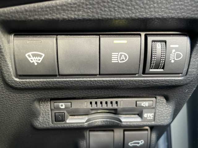 トヨタ カローラ クロス Z 福岡県 2023(令5)年 5.4万km プラチナホワイトパールマイカ 純正８型ディスプレイオーディオ/BT/USB/ミラーリング/フルセグTV/CD/DVD/バックカメラ/モデリスタエアロ/ブラインドスポットモニター/追従クルーズコントロール/電動バックドア/運転席側パワーシート/前席シートヒーター/ステアリングヒーター/本革巻ステアリング/純正18インチアルミホイール/LEDヘッドライト/オートライト/純正フロアマット/スマートキー/プッシュスタート