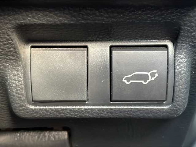 トヨタ カローラ クロス Z 福岡県 2023(令5)年 5.4万km プラチナホワイトパールマイカ 純正８型ディスプレイオーディオ/BT/USB/ミラーリング/フルセグTV/CD/DVD/バックカメラ/モデリスタエアロ/ブラインドスポットモニター/追従クルーズコントロール/電動バックドア/運転席側パワーシート/前席シートヒーター/ステアリングヒーター/本革巻ステアリング/純正18インチアルミホイール/LEDヘッドライト/オートライト/純正フロアマット/スマートキー/プッシュスタート