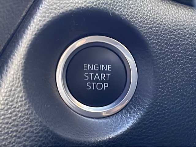 トヨタ カローラ クロス Z 福岡県 2023(令5)年 5.4万km プラチナホワイトパールマイカ 純正８型ディスプレイオーディオ/BT/USB/ミラーリング/フルセグTV/CD/DVD/バックカメラ/モデリスタエアロ/ブラインドスポットモニター/追従クルーズコントロール/電動バックドア/運転席側パワーシート/前席シートヒーター/ステアリングヒーター/本革巻ステアリング/純正18インチアルミホイール/LEDヘッドライト/オートライト/純正フロアマット/スマートキー/プッシュスタート