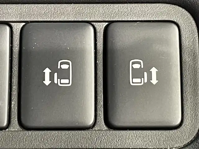 三菱 デリカＤ：５ G パワーパッケージ 愛知県 2022(令4)年 2.6万km アメジストブラック ＢＩＧＸ１１インチナビ/(フルセグTV/CD・DVD再生/SD/ラジオ/USB/Bluetooth/HDMI)/アラウンドビューモニター　/電動サイドステップ　/e-Assist/　　-衝突軽減ブレーキ　/　　-レーダークルーズコントロール/　　-車線逸脱警報/　　-オートマチックハイビーム/　　-誤発進抑制機能/両側電動スライドドア　/シートヒーター　/ＡＣ１００Ｖ　/ビルトインＥＴＣ　/電動バックドア/LEDヘッドライト/LEDフォグランプ/ドライブレコーダー/ステアリングヒーター　/パワーシート/パドルシフト/プッシュスタート/　　-スマートキー