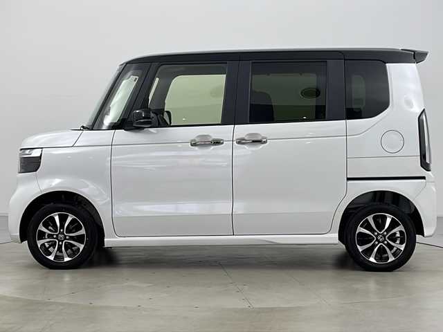 ホンダ Ｎ ＢＯＸ カスタム コーディネートスタイル 道央・札幌 2023(令5)年 0.1万km プラチナホワイトパール ・4WD/・純正SDメモリナビ/(AM・FM・BT・CD・フルセグ）/・バックカメラ/・両側パワースライドドア /・スマートキー/・プッシュスタート /・電子パーキングブレーキ/・オートブレーキホールド/・ホンダセンシング/・ステアリングスイッチ/・電動格納ミラー/・オートライト/・前席シートヒーター /・前後コーナーセンサー /・レーンキープアシスト/・合皮シート/・純正14インチアルミホイール