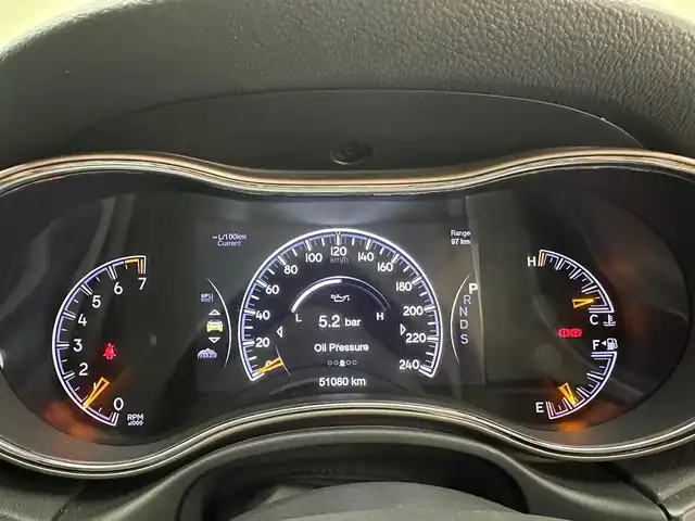 クライスラー・ジープ ジープ グランドチェロキー ラレード 兵庫県 2015(平27)年 5.1万km 黒 純正ＨＤＤナビ　/ＣＤ／ＤＶＤ／Ｂｌｕｅｔｏｏｔｈ／ＳＤ／ＵＳＢ／フルセグ　/クルーズコントロール　/ビルトインＥＴＣ２．０　/サイド・バックカメラ　/純正１８インチアルミホイール　/純正フロアマット　/ドアバイザー/HIDヘッドライト/LEDフォグランプ/パドルシフト/コーナー円さー/ルーフレール/パワーシート
