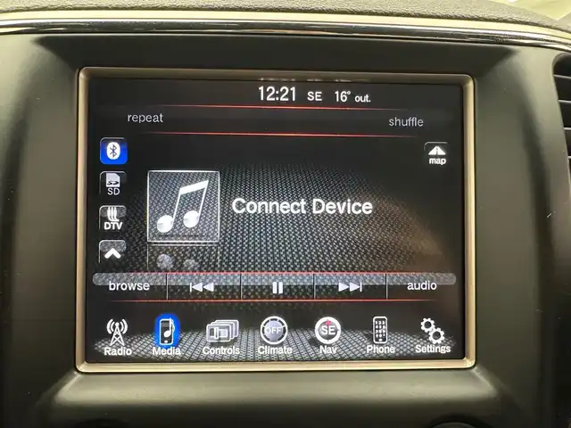 クライスラー・ジープ ジープ グランドチェロキー ラレード 兵庫県 2015(平27)年 5.1万km 黒 純正ＨＤＤナビ　/ＣＤ／ＤＶＤ／Ｂｌｕｅｔｏｏｔｈ／ＳＤ／ＵＳＢ／フルセグ　/クルーズコントロール　/ビルトインＥＴＣ２．０　/サイド・バックカメラ　/純正１８インチアルミホイール　/純正フロアマット　/ドアバイザー/HIDヘッドライト/LEDフォグランプ/パドルシフト/コーナー円さー/ルーフレール/パワーシート