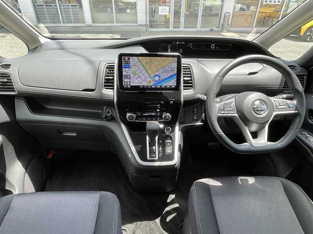 日産 セレナ ハイウェイスターVセレクションⅡ 東京都 2018(平30)年 8.6万km ブリリアントホワイトパール 社外フローティングナビ/プロパイロット/衝突軽減ブレーキ/車線逸脱防止支援システム/アラウンドビューモニター/インテリジェントルームミラー/踏み間違い衝突防止アシスト/パーキングアシスト/社外フリップダウンモニター/両側パワースライドドア/前後ドライブレコーダー/純正16インチアルミホイール/コーナーセンサー/LEDヘッドライト/オートライト/オートマチックハイビーム/エンジンスタートボタン/パワーステアリング/パワーウィンドウ/パーキングアシスト/アイドリングストップ/スマートキー/スペアキー１本/オートエアコン/ETC/USB/三列シート/ウォークスルー/ABS/横滑り防止装置/W+サイドエアバック