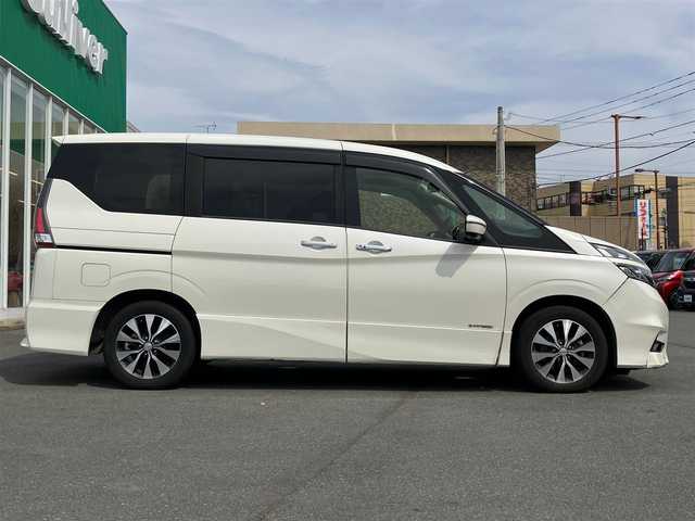 日産 セレナ ハイウェイスターVセレクションⅡ 東京都 2018(平30)年 8.6万km ブリリアントホワイトパール 社外フローティングナビ/プロパイロット/衝突軽減ブレーキ/車線逸脱防止支援システム/アラウンドビューモニター/インテリジェントルームミラー/踏み間違い衝突防止アシスト/パーキングアシスト/社外フリップダウンモニター/両側パワースライドドア/前後ドライブレコーダー/純正16インチアルミホイール/コーナーセンサー/LEDヘッドライト/オートライト/オートマチックハイビーム/エンジンスタートボタン/パワーステアリング/パワーウィンドウ/パーキングアシスト/アイドリングストップ/スマートキー/スペアキー１本/オートエアコン/ETC/USB/三列シート/ウォークスルー/ABS/横滑り防止装置/W+サイドエアバック