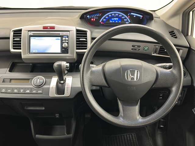 ホンダ フリード FLEX 道央・札幌 2011(平23)年 7万km アラバスターシルバーメタリック /4WD//寒冷地仕様//ワンオーナー//純正メモリーナビ/  (DVD/CD/ワンセグTV)//バックカメラ//片側パワースライドドア//ヘッドライトレベライザー//リアコーナーセンサー//ウィンカーミラー//電動格納ミラー//ミラーヒーター//フロントワイパーデアイサー//社外フロアマット//社外エンジンスターター//リモコンキー//スペアキー//記録簿 H26/28/30/R2/6//取扱説明書/保証書/ナビ取説