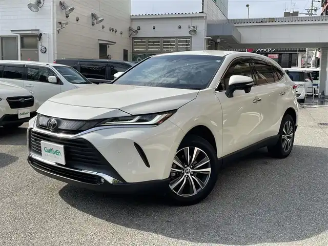 トヨタ ハリアー G 大阪府 2021(令3)年 1.8万km ホワイトパールクリスタルシャイン ワンオーナー/純正8インチディスプレイオーディオ/・AM/FM/BT/Miracast/AppleCarPlay/バックカメラ/デジタルインナーミラー/ハーフレザー/パワーシート/パワーバックドア/前後ドラレコ（ZDR-035）/ETC/トヨタセーフティーセンス/・プリクラッシュセーフティー/・レーントレーシングアシスト/・レーダークルーズコントロール/・アダプティブハイビーム/・オートマチックハイビーム/・ロードサインアシスト/LEDヘッドライト/純正18インチアルミホイール/保証書/取扱説明書/スペアキー