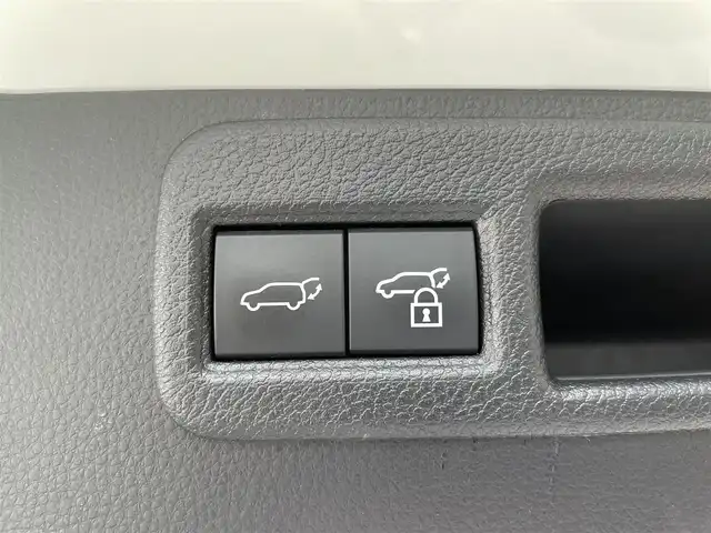 トヨタ ハリアー G 大阪府 2021(令3)年 1.8万km ホワイトパールクリスタルシャイン ワンオーナー/純正8インチディスプレイオーディオ/・AM/FM/BT/Miracast/AppleCarPlay/バックカメラ/デジタルインナーミラー/ハーフレザー/パワーシート/パワーバックドア/前後ドラレコ（ZDR-035）/ETC/トヨタセーフティーセンス/・プリクラッシュセーフティー/・レーントレーシングアシスト/・レーダークルーズコントロール/・アダプティブハイビーム/・オートマチックハイビーム/・ロードサインアシスト/LEDヘッドライト/純正18インチアルミホイール/保証書/取扱説明書/スペアキー