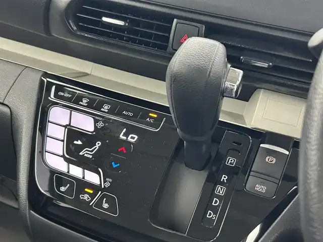 三菱 デリカミニ T プレミアム 熊本県 2024(令6)年 3.3万km アメジストブラック/シルキーホワイト 禁煙車　/社外ナビ（ＣＤ・ＤＶＤ・フルセグ・ＢＴ・ＳＤ・ｉｐｏｄ）/全周囲カメラ　/ビルトインＥＴＣ　/社外前方ドライブレコーダー　/両側パワースライドドア　/前後クリアランスソナー　/レーダークルーズコントロール/ｅ－Ａｓｓｉｓｔ/・衝突被害軽減ブレーキ［FCM］（歩行者検知付）/・踏み間違い衝突防止アシスト［EAPM］/・車線逸脱警報システム［LDW］＆車線逸脱防止支援機能［LDP］/・オートマチックハイビーム［AHB］/・ふらつき警報［DAA］/・前方衝突予測警報［PFCW］/・標識認識システム［TSR］/・先行車発進通知［LCDN］/前席シートヒーター /ステアリングヒーター/アイドリングストップ/横滑り防止/ダウンヒルアシスト/社外フロアマット/純正１５インチAW/オートライト/LEDヘッドライト/フォグライト/スマートキー/プッシュスタート/保証書/取扱説明書