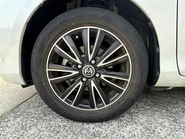 トヨタ ヴィッツ U 長崎県 2014(平26)年 7.6万km ホワイトパールクリスタルシャイン メモリナビ/ワンセグテレビ/バックカメラ/シートヒーター/アイドリングストップ/パワーウィンド/パワーステアリング