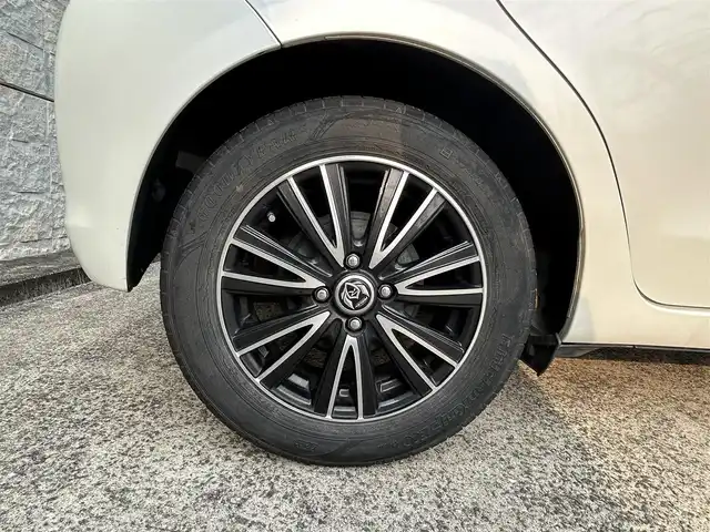 トヨタ ヴィッツ U 長崎県 2014(平26)年 7.6万km ホワイトパールクリスタルシャイン メモリナビ/ワンセグテレビ/バックカメラ/シートヒーター/アイドリングストップ/パワーウィンド/パワーステアリング