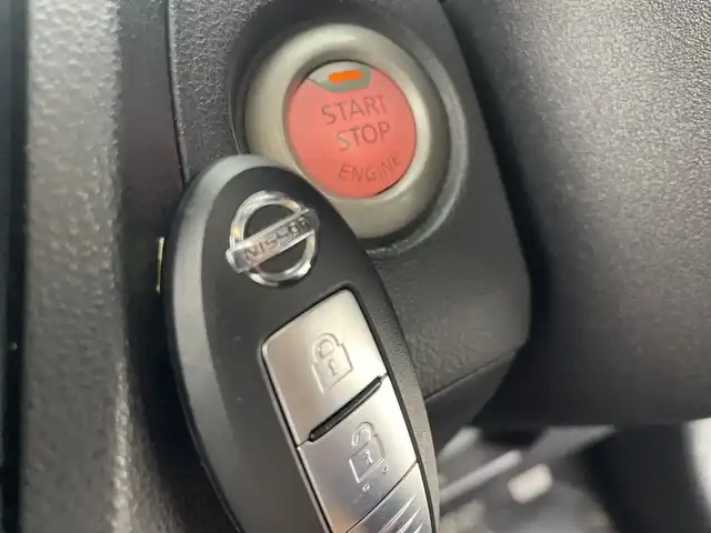日産 ジューク 15RX Vセレクション 群馬県 2016(平28)年 3.5万km スーパーブラック 純正７型ナビ　全周囲カメラ　純正ドライブレコーダー　純正ＥＴＣ　衝突被害軽減ブレーキ　レーンアシスト　ステアリングスイッチ　プッシュスタート　アイドリングストップ　スマートキー　革巻ステアリング　禁煙