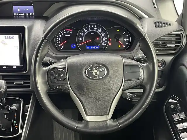 トヨタ ヴォクシー ZS 煌Ⅱ 岡山県 2020(令2)年 5.2万km ブラック 純正9インチSDナビ/（CD/DVD/BT/フルセグTV）/衝突軽減ブレーキシステム/バックカメラ/ステアリングスイッチ/両側電動スライドドア/ビルトインETC/前後ドライブレコーダー/LEDヘッドライト/LEDフォグランプ/オートハイビーム/オートライト/クルーズコントロール/後席サンシェイド/シートバックテーブル/D席シートリフター/スマートキー×2/取扱説明書/ナビ取扱説明書