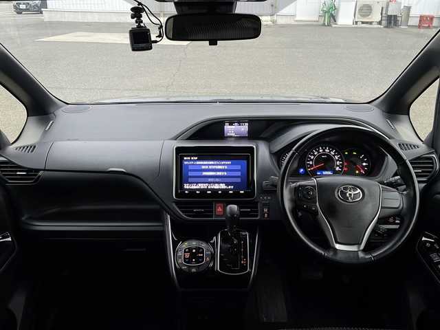 トヨタ ヴォクシー ZS 煌Ⅱ 福岡県 2020(令2)年 5.2万km ブラック 純正9インチSDナビ/（CD/DVD/BT/フルセグTV）/衝突軽減ブレーキシステム/バックカメラ/ステアリングスイッチ/両側電動スライドドア/ビルトインETC/前後ドライブレコーダー/LEDヘッドライト/LEDフォグランプ/オートハイビーム/オートライト/クルーズコントロール/後席サンシェイド/シートバックテーブル/D席シートリフター/スマートキー×2/取扱説明書/ナビ取扱説明書