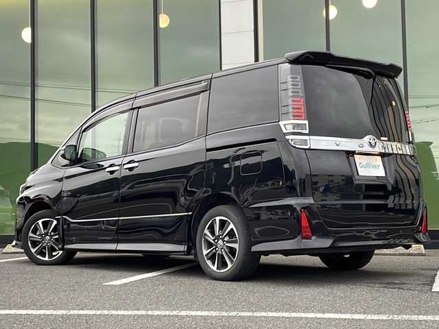 トヨタ ヴォクシー ZS 煌Ⅱ 福岡県 2020(令2)年 5.2万km ブラック 純正9インチSDナビ/（CD/DVD/BT/フルセグTV）/衝突軽減ブレーキシステム/バックカメラ/ステアリングスイッチ/両側電動スライドドア/ビルトインETC/前後ドライブレコーダー/LEDヘッドライト/LEDフォグランプ/オートハイビーム/オートライト/クルーズコントロール/後席サンシェイド/シートバックテーブル/D席シートリフター/スマートキー×2/取扱説明書/ナビ取扱説明書