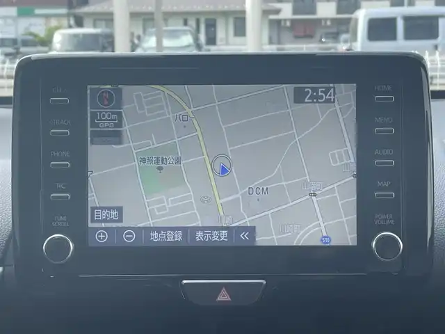 トヨタ ヤリス ハイブリッド Z 滋賀県 2023(令5)年 0.1万km プラチナホワイトパールマイカ ワンオーナー/純正ナビ/(AM/FM/BT/USB)/ブラインドスポットモニター/全方位モニター/ETC2.0(ビルトイン)/前後ドライブレコーダー/シートヒーター/クリアランスソナー/トヨタセーフティセンス/・プリクラッシュセーフティ/・レーントレーシングアシスト/・オートマチックハイビーム/クルーズコントロール/ステアリングヒーター/革巻きステアリング/ステアリングスイッチ/横滑り防止装置/オートライト/LEDヘッドライト/フロアマット/電動格納ミラー/プッシュスタート/EVモード/スペアキー