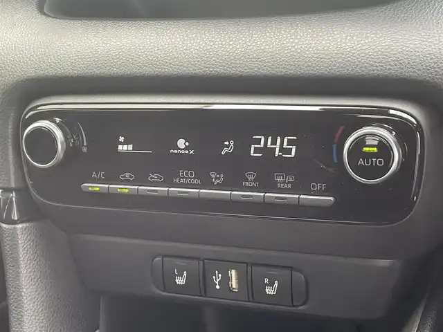 トヨタ ヤリス ハイブリッド Z 滋賀県 2023(令5)年 0.1万km プラチナホワイトパールマイカ ワンオーナー/純正ナビ/(AM/FM/BT/USB)/ブラインドスポットモニター/全方位モニター/ETC2.0(ビルトイン)/前後ドライブレコーダー/シートヒーター/クリアランスソナー/トヨタセーフティセンス/・プリクラッシュセーフティ/・レーントレーシングアシスト/・オートマチックハイビーム/クルーズコントロール/ステアリングヒーター/革巻きステアリング/ステアリングスイッチ/横滑り防止装置/オートライト/LEDヘッドライト/フロアマット/電動格納ミラー/プッシュスタート/EVモード/スペアキー