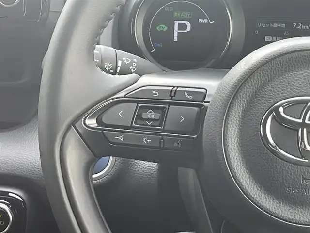 トヨタ ヤリス ハイブリッド Z 滋賀県 2023(令5)年 0.1万km プラチナホワイトパールマイカ ワンオーナー/純正ナビ/(AM/FM/BT/USB)/ブラインドスポットモニター/全方位モニター/ETC2.0(ビルトイン)/前後ドライブレコーダー/シートヒーター/クリアランスソナー/トヨタセーフティセンス/・プリクラッシュセーフティ/・レーントレーシングアシスト/・オートマチックハイビーム/クルーズコントロール/ステアリングヒーター/革巻きステアリング/ステアリングスイッチ/横滑り防止装置/オートライト/LEDヘッドライト/フロアマット/電動格納ミラー/プッシュスタート/EVモード/スペアキー