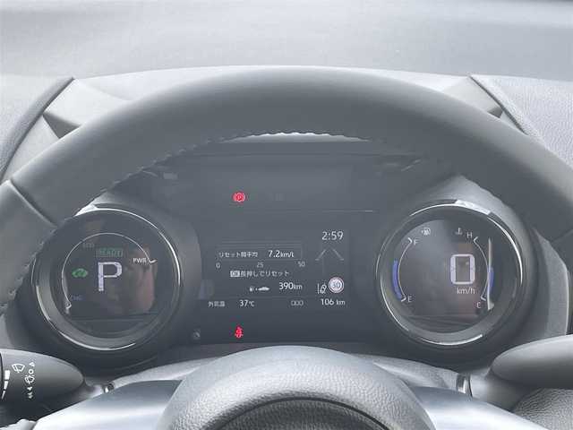 トヨタ ヤリス ハイブリッド Z 滋賀県 2023(令5)年 0.1万km プラチナホワイトパールマイカ ワンオーナー/純正ナビ/(AM/FM/BT/USB)/ブラインドスポットモニター/全方位モニター/ETC2.0(ビルトイン)/前後ドライブレコーダー/シートヒーター/クリアランスソナー/トヨタセーフティセンス/・プリクラッシュセーフティ/・レーントレーシングアシスト/・オートマチックハイビーム/クルーズコントロール/ステアリングヒーター/革巻きステアリング/ステアリングスイッチ/横滑り防止装置/オートライト/LEDヘッドライト/フロアマット/電動格納ミラー/プッシュスタート/EVモード/スペアキー
