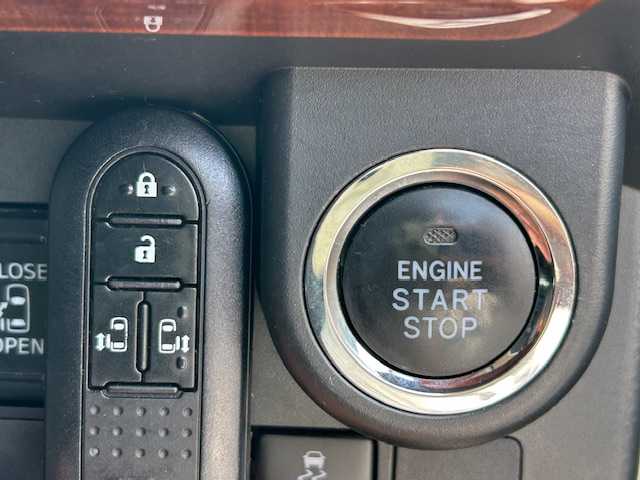 トヨタ タンク カスタムG－T 茨城県 2019(令1)年 7.7万km パールホワイトⅢ パワーステアリング　/パワーウィンドウ　/パーキングアシスト　/アイドリングストップ　/スマートキー　/クルーズコントロール/Ｂｌｕｅｔｏｏｔｈ　/フルセグテレビ　/ウォークスルー　/ドライブレコーダー　/ＥＴＣ２．０