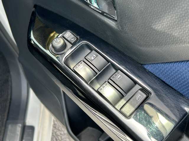 トヨタ タンク カスタムG－T 茨城県 2019(令1)年 7.7万km パールホワイトⅢ パワーステアリング　/パワーウィンドウ　/パーキングアシスト　/アイドリングストップ　/スマートキー　/クルーズコントロール/Ｂｌｕｅｔｏｏｔｈ　/フルセグテレビ　/ウォークスルー　/ドライブレコーダー　/ＥＴＣ２．０