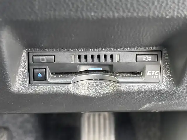 トヨタ ヤリス X 大分県 2020(令2)年 7.6万km ホワイトパールクリスタルシャイン ・純正ナビ(BT.USB.Miracast)/・バックモニター/・プリクラッシュセーフティ/・ブラインドスポットモニター/・レーンキープアシスト/・コーナーセンサー/・ETC/・オートハイビーム/・ステアリングリモコン/・スマートキー