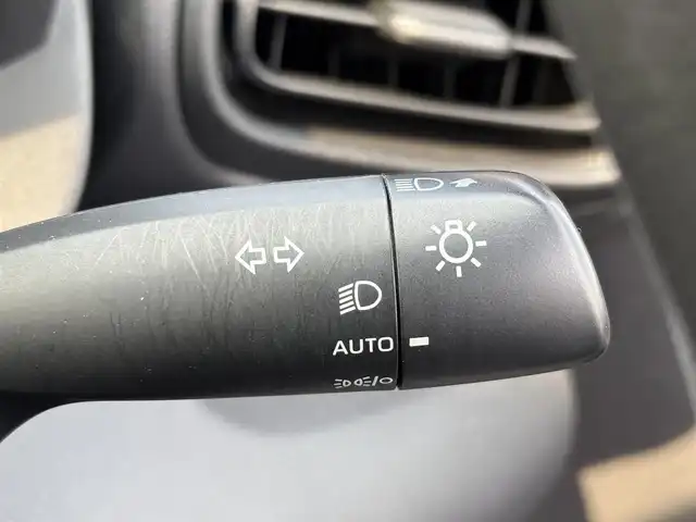 トヨタ ヤリス X 大分県 2020(令2)年 7.6万km ホワイトパールクリスタルシャイン ・純正ナビ(BT.USB.Miracast)/・バックモニター/・プリクラッシュセーフティ/・ブラインドスポットモニター/・レーンキープアシスト/・コーナーセンサー/・ETC/・オートハイビーム/・ステアリングリモコン/・スマートキー