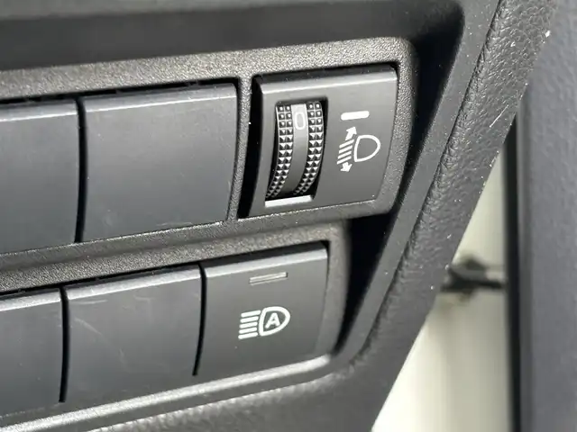 トヨタ ヤリス X 大分県 2020(令2)年 7.6万km ホワイトパールクリスタルシャイン ・純正ナビ(BT.USB.Miracast)/・バックモニター/・プリクラッシュセーフティ/・ブラインドスポットモニター/・レーンキープアシスト/・コーナーセンサー/・ETC/・オートハイビーム/・ステアリングリモコン/・スマートキー