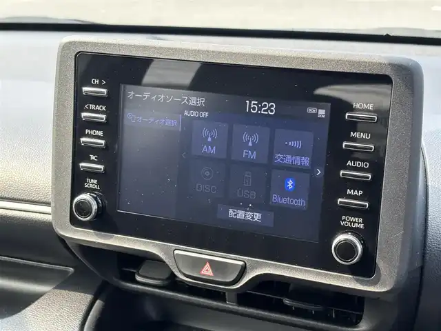 トヨタ ヤリス X 大分県 2020(令2)年 7.6万km ホワイトパールクリスタルシャイン ・純正ナビ(BT.USB.Miracast)/・バックモニター/・プリクラッシュセーフティ/・ブラインドスポットモニター/・レーンキープアシスト/・コーナーセンサー/・ETC/・オートハイビーム/・ステアリングリモコン/・スマートキー
