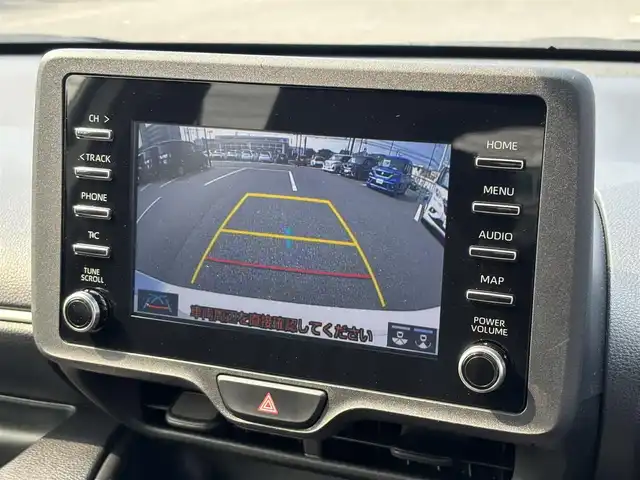 トヨタ ヤリス X 大分県 2020(令2)年 7.6万km ホワイトパールクリスタルシャイン ・純正ナビ(BT.USB.Miracast)/・バックモニター/・プリクラッシュセーフティ/・ブラインドスポットモニター/・レーンキープアシスト/・コーナーセンサー/・ETC/・オートハイビーム/・ステアリングリモコン/・スマートキー