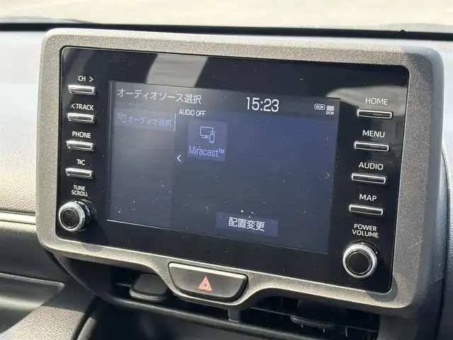 トヨタ ヤリス X 大分県 2020(令2)年 7.6万km ホワイトパールクリスタルシャイン ・純正ナビ(BT.USB.Miracast)/・バックモニター/・プリクラッシュセーフティ/・ブラインドスポットモニター/・レーンキープアシスト/・コーナーセンサー/・ETC/・オートハイビーム/・ステアリングリモコン/・スマートキー