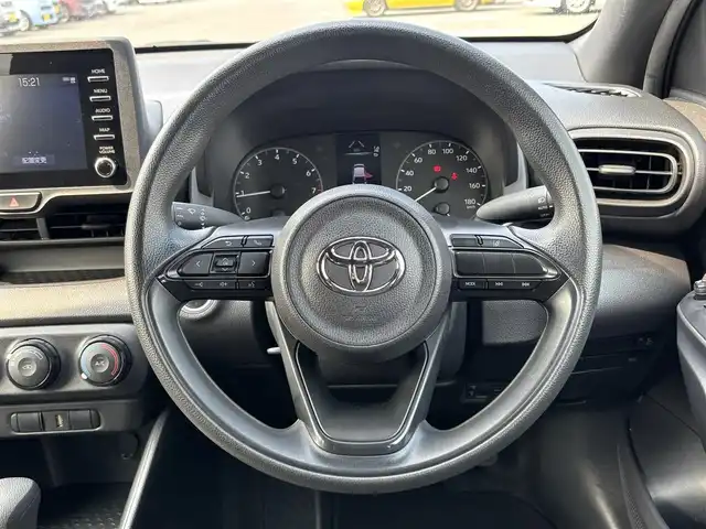 トヨタ ヤリス X 大分県 2020(令2)年 7.6万km ホワイトパールクリスタルシャイン ・純正ナビ(BT.USB.Miracast)/・バックモニター/・プリクラッシュセーフティ/・ブラインドスポットモニター/・レーンキープアシスト/・コーナーセンサー/・ETC/・オートハイビーム/・ステアリングリモコン/・スマートキー
