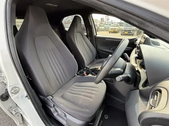 トヨタ ヤリス X 大分県 2020(令2)年 7.6万km ホワイトパールクリスタルシャイン ・純正ナビ(BT.USB.Miracast)/・バックモニター/・プリクラッシュセーフティ/・ブラインドスポットモニター/・レーンキープアシスト/・コーナーセンサー/・ETC/・オートハイビーム/・ステアリングリモコン/・スマートキー