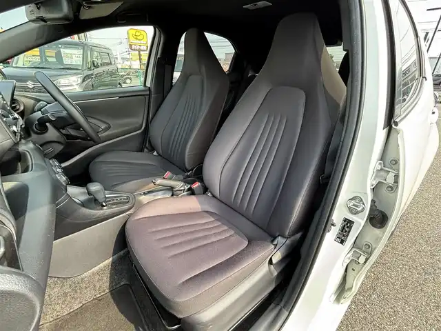 トヨタ ヤリス X 大分県 2020(令2)年 7.6万km ホワイトパールクリスタルシャイン ・純正ナビ(BT.USB.Miracast)/・バックモニター/・プリクラッシュセーフティ/・ブラインドスポットモニター/・レーンキープアシスト/・コーナーセンサー/・ETC/・オートハイビーム/・ステアリングリモコン/・スマートキー